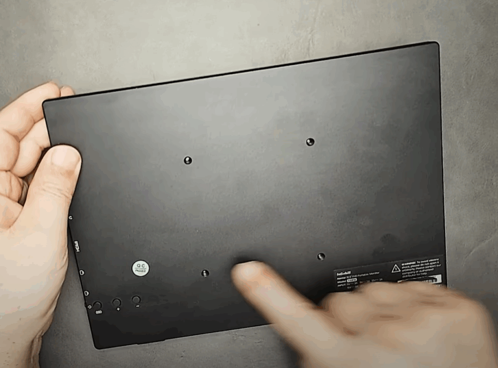 モニターの背面